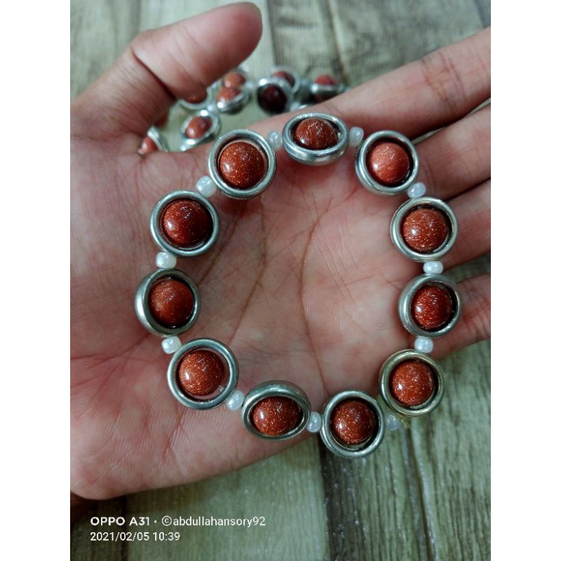 Gelang batu pasir emas