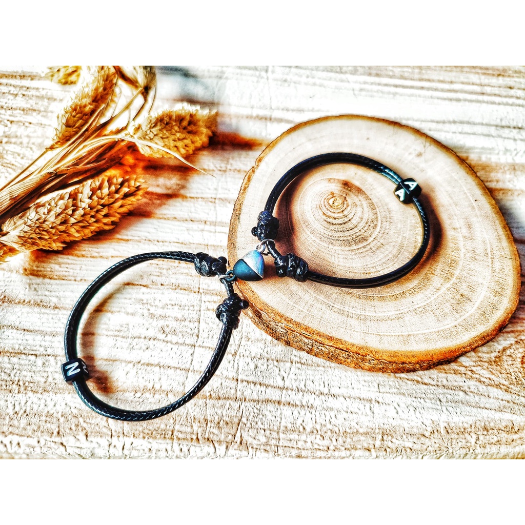 Gelang Magnet Inisia Nama Bentuk Love | Gelang Couple Magnet Hati Warna Hitam Putih | Tali Korea Hit