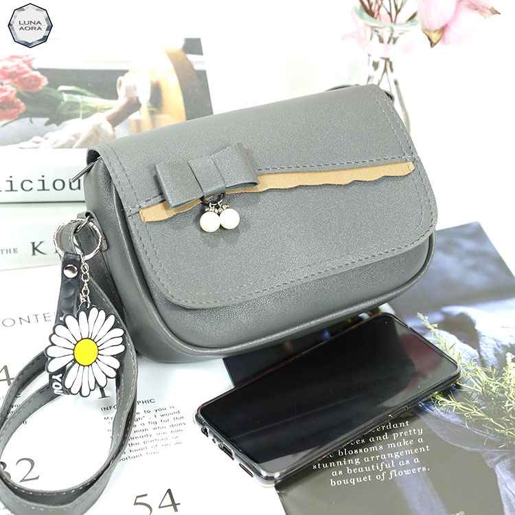 Tas Selempang Wanita Mini Pita Mungil keren Mute Free Gantungan Daisy Flower C