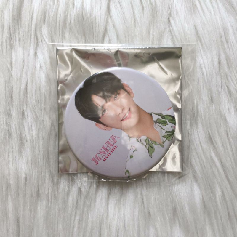 SEVENTEEN Joshua Can Badge