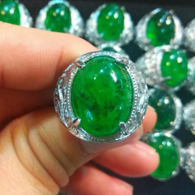 Cincin Batu Oval Zamrud Kalimantan HQ