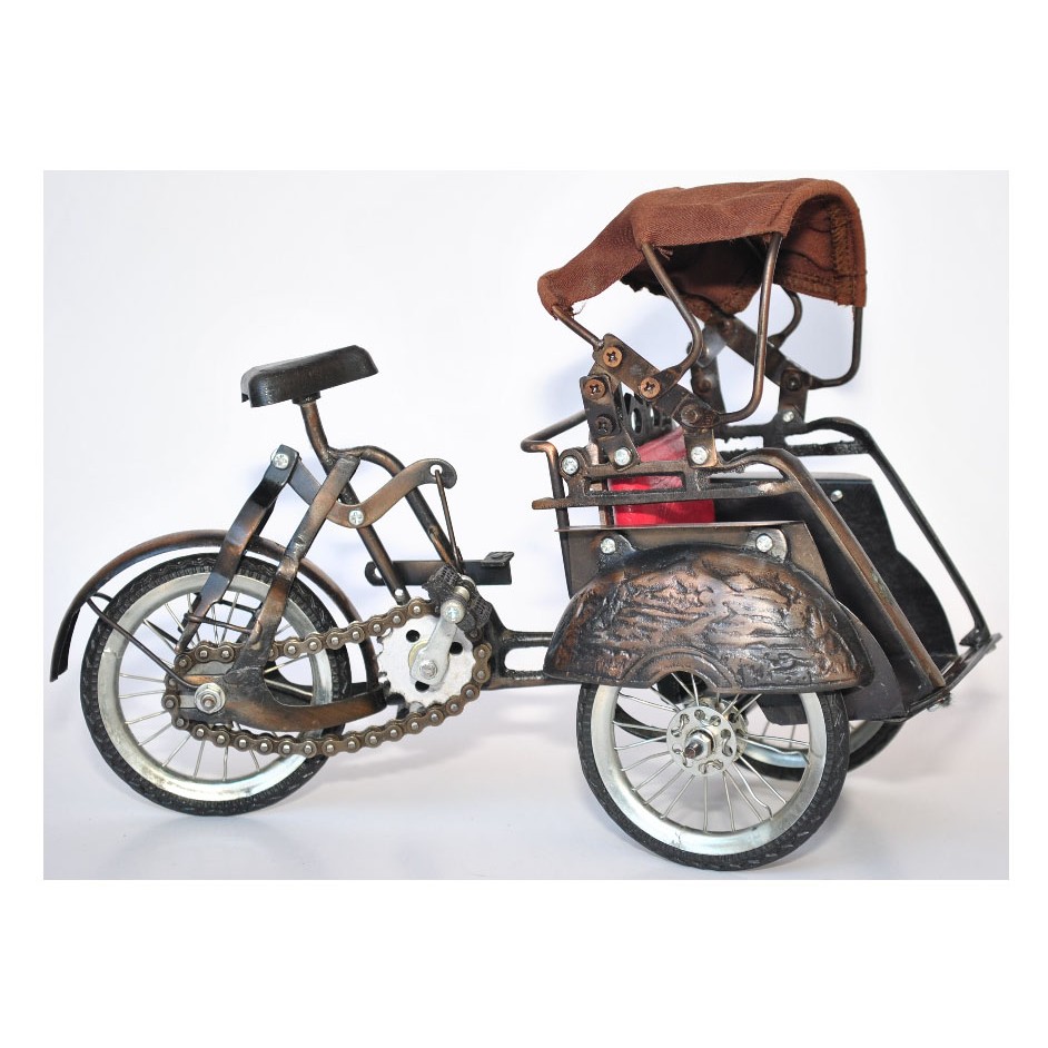 Quinn Miniatur Becak Motif Pemandangan Besi Antik