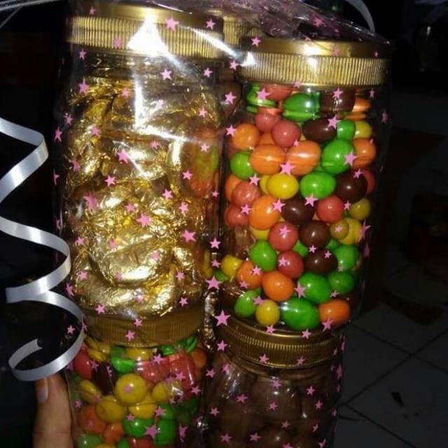 

Paket coklat lebaran 100% real Pict, isi 4toples 250gram per pcs