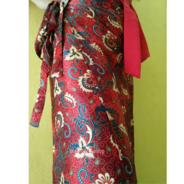 Rok Lilit warna merah