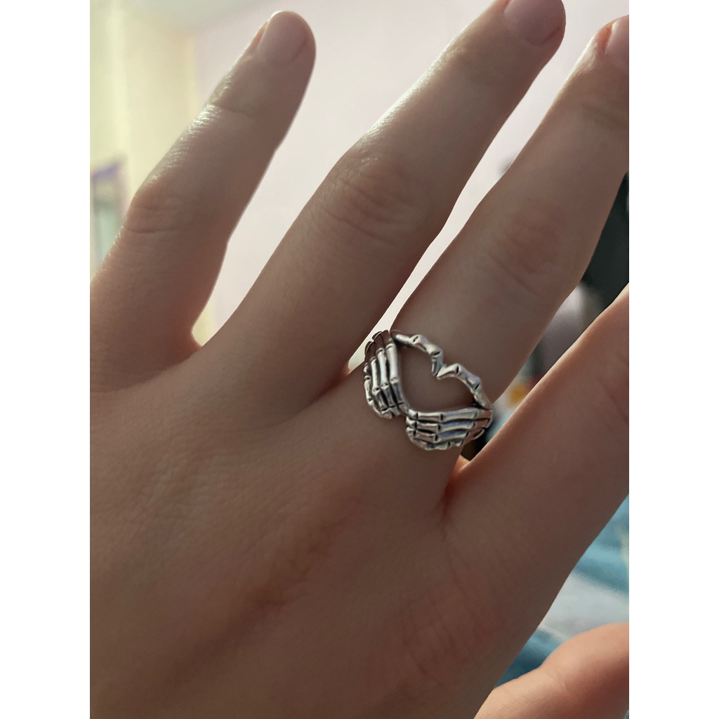 Cincin Bentuk Hati Dan Tangan Tengkorak Bahan Stainless Steel Gaya Punk Hip Hop Untuk Pria Dan Wanita