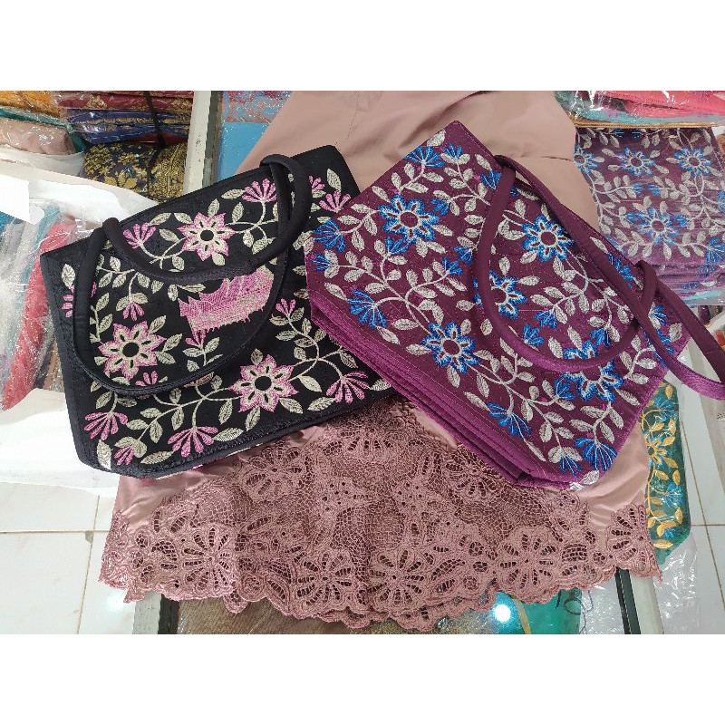 Tas Bordiran Mukena Khas Bukittinggi