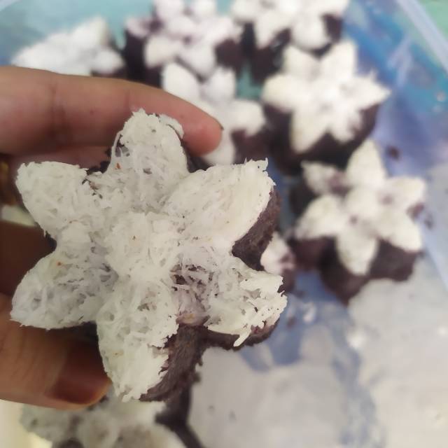 

KUE PUTU AYU KETAN HITAM