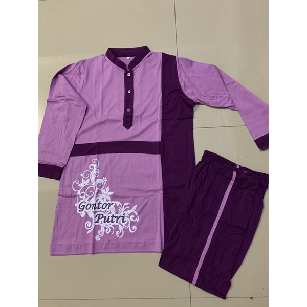 Stelan Kaos Santriwati