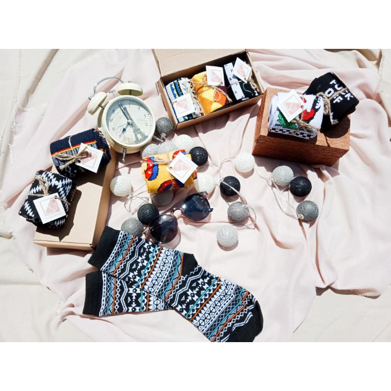 2 LUSIN KAOS KAKI MOTIF AESTHETIC TRIBAL & OLD SCHOOL UNISEX