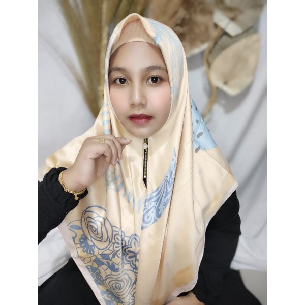 HIJAB INSTAN ZIPPER HIJAB SEGIEMPAT INSTAN ZIPPER MOTIF