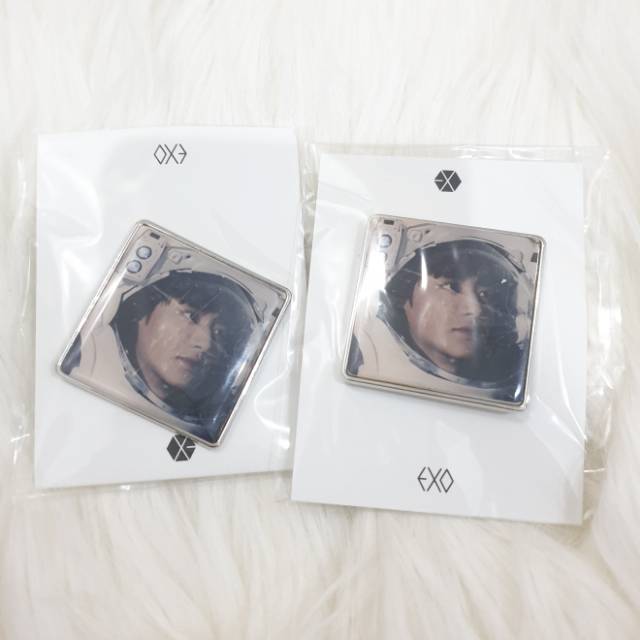 Exo sing for u official epoxy badge / pin - chanyeol, kai version