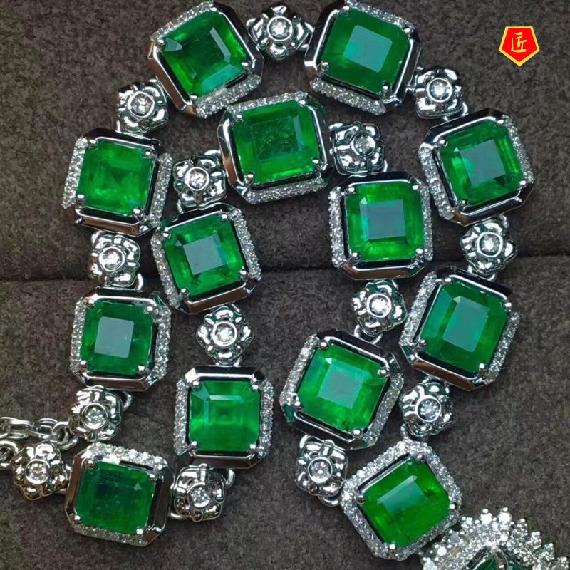 [Ready Stock]Luxury Square Emerald Pendant Necklace Elegant Fashion