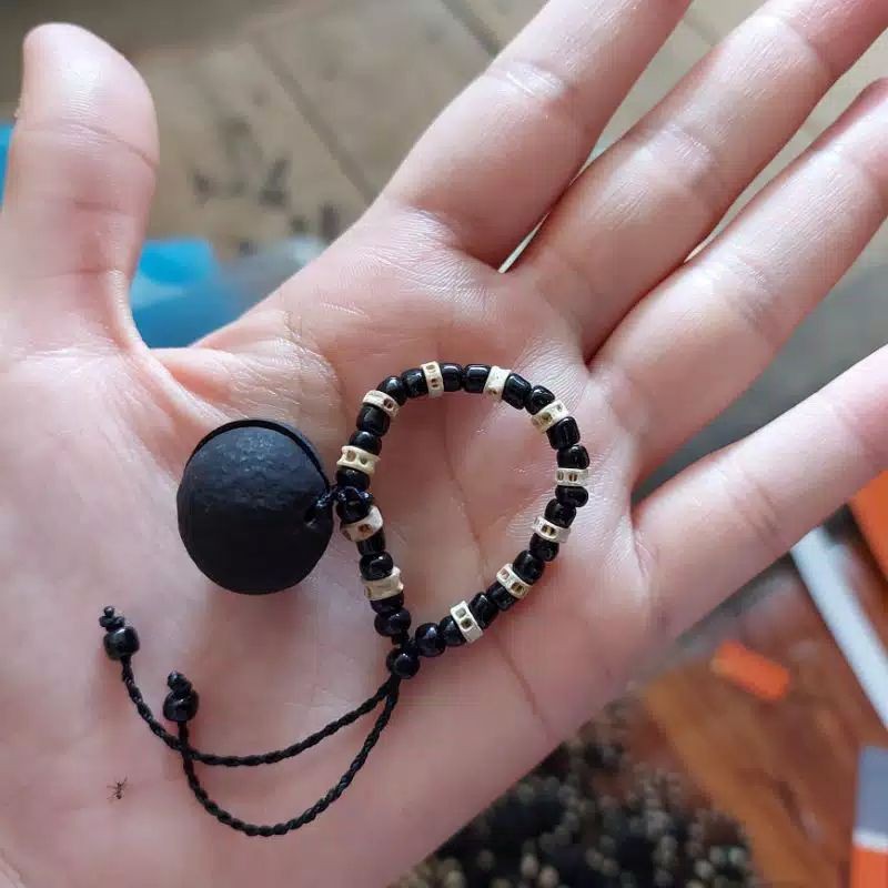 Gelang buah sawan hiu gelang anak khas kalimantan 100% original bukan imitasi/variasi