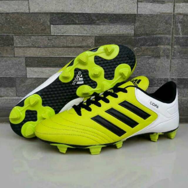 Spatu bola adidas copa
