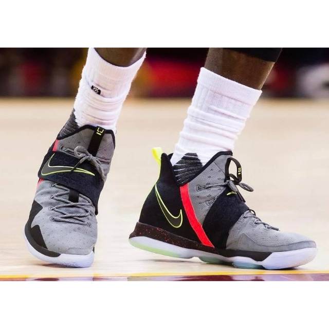nike lebron size 14