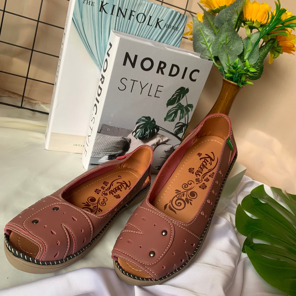 (TANPA KARDUS) SEPATU MC.03 2 CEWEK POPULER FLATSHOES TERLARIS TERMURAH Sandal Slop Slip On Wanita Sandal Cewek  SLIP ON WANITA TERBARU KEKINIAN FLATSHOES KOREAN STYLE SEPATU CEWEK SLIPON FLAT SHOES CASUAL SANTAI RAMADHAN SALE FLATSHOES