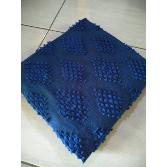 Kain tenun sutra bulu