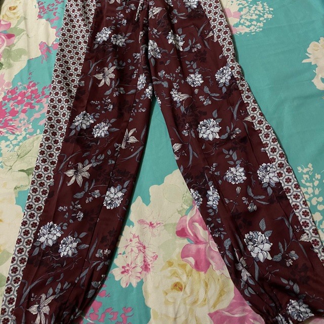 Celana motif bunga by aleza label