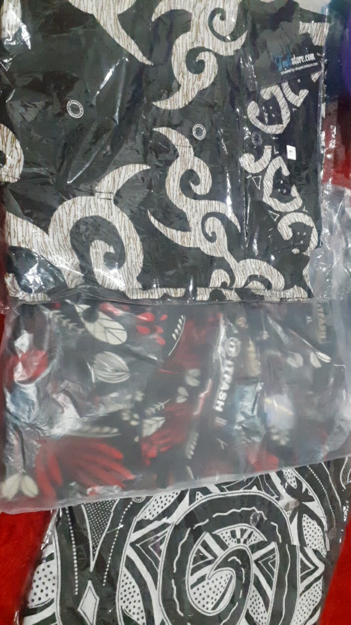 Trolistore Grosir Batik Pria Motif Ireng Kurawa Batik Atasan Lengan Pendek Pria Hem Batik Hitam