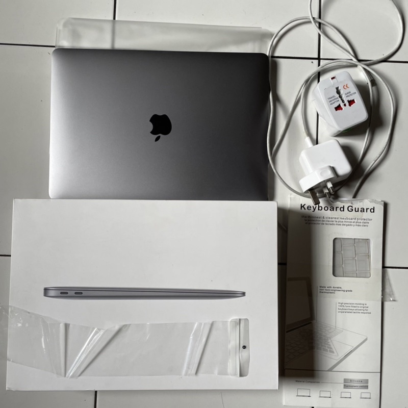 Macbook Air M1 Chip - 256GB space gray grey - second bekas