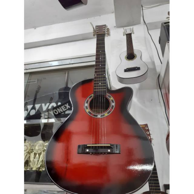 Gitar yamaha G-325 sudah pasang senar