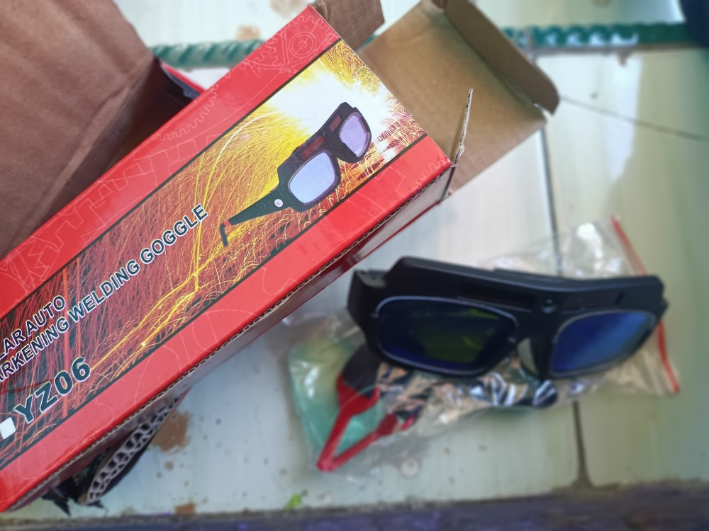 Kacamata Las Otomatis Auto Darkness