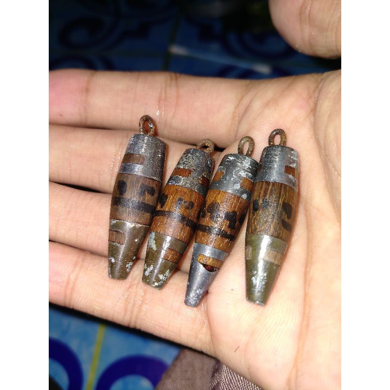 

cemeti gaharu rajah luar dalam