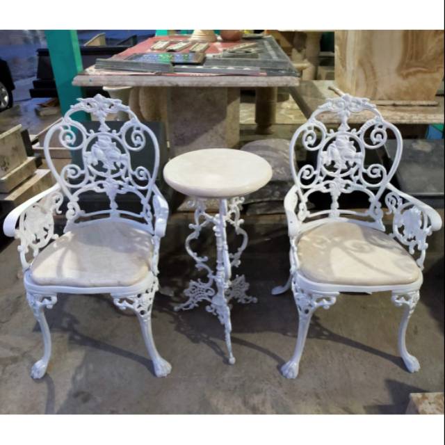 Meja santai bahan onyx variasi besi khas Tulungagung