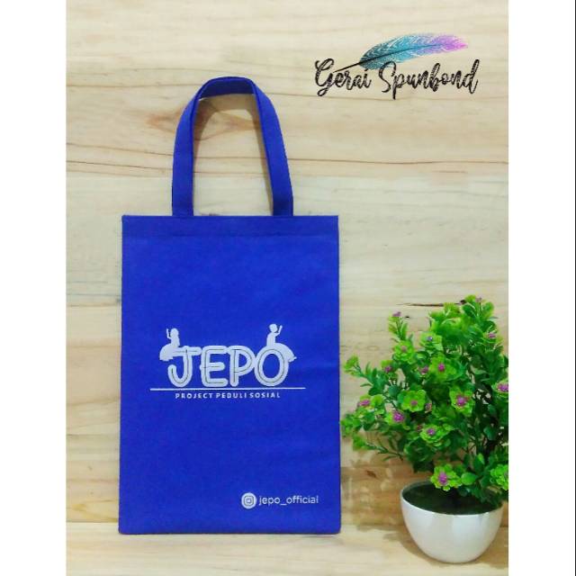 

Goodie Bag Spunbond / Tas Spunbond Uk. 25cm x 35cm Plus Sablon Custom