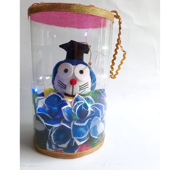 Boneka Wisuda tabung 23 x 12 cm dengan Box Mika + Bunga /  tabung boneka / buket wisuda/Gaduation gi