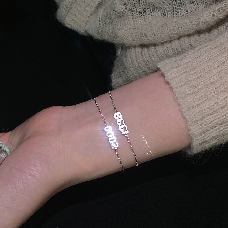 Gelang Kaki Rantai Desain Angka Tahun Baru Bahan Stainless Steel Warna Emas Untuk Wanita 2022