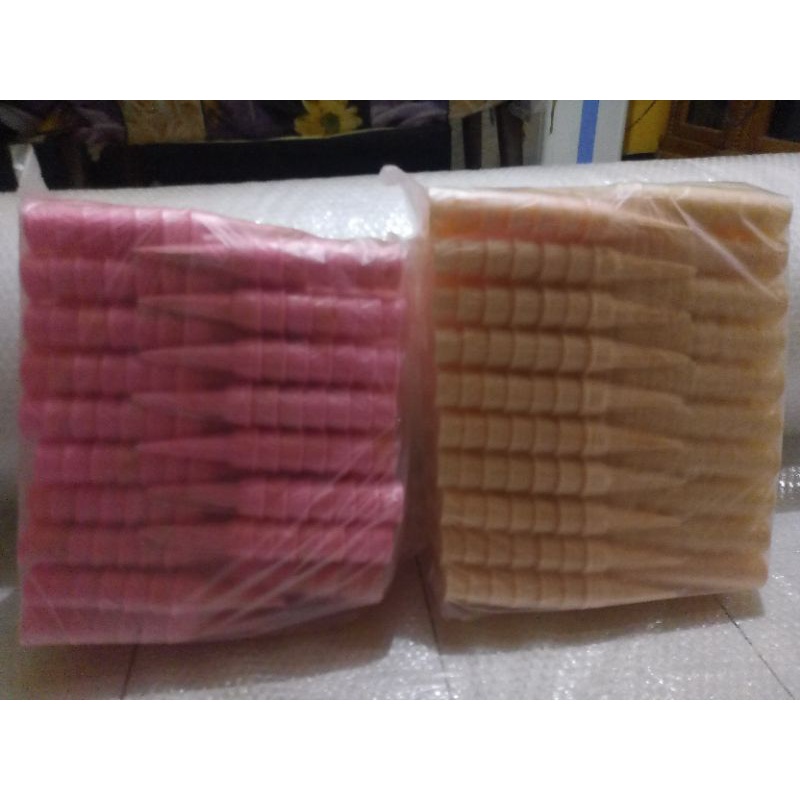 

CONE ES KRIM LANCIP UKURRAN 4CM PER BAL ISI 400 PCS.