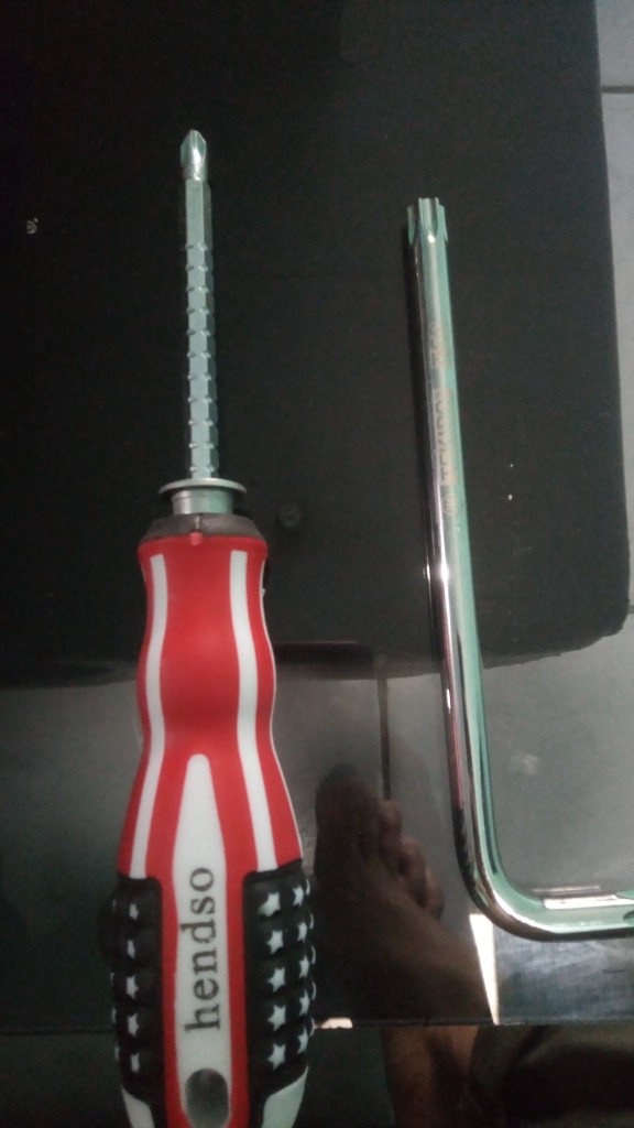 Obeng Bolak Balik Plus Minus Treker- Obeng Gagang Karet Bolak Balik Usa