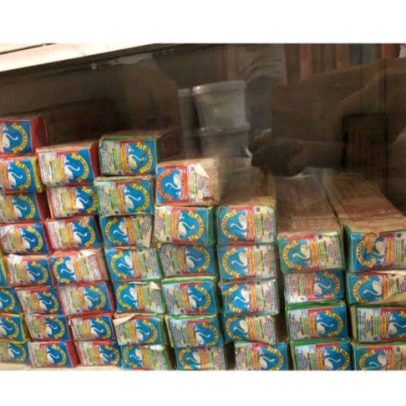 

GINCU BATANG CAP ANGSA / PEWARNA BUBUK DJELITA / PEWARNA MAKANAN CAP BEBEK ANGSA