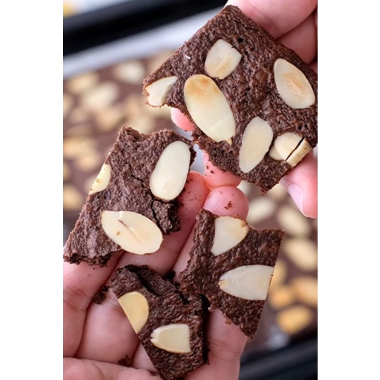 

BROWNIES CRISPY Coklat