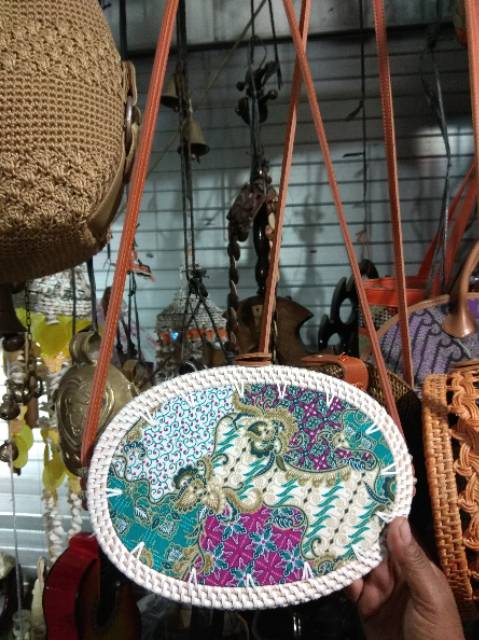 TAS SELEMPANG ROTAN OVALE VARIASI BATIK 25x16x7 cm - SLING BAG WANITA - AKSESORIS FASHION MURAH