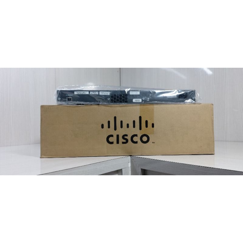 Switch Cisco Catalyst 2960series SIWS-C2960-24TC-S V06 Like New