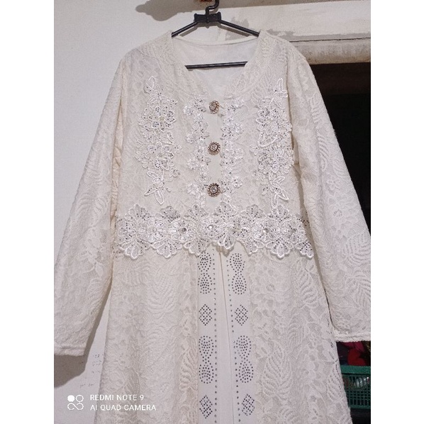 gamis putih brokat