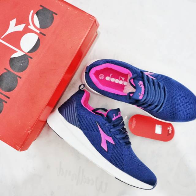 Sepatu running diadora