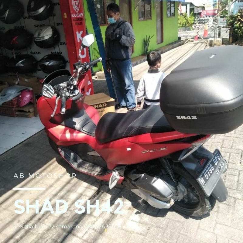 BOX MOTOR PCX SHAD SH42 SEPAKET BREKET PCX