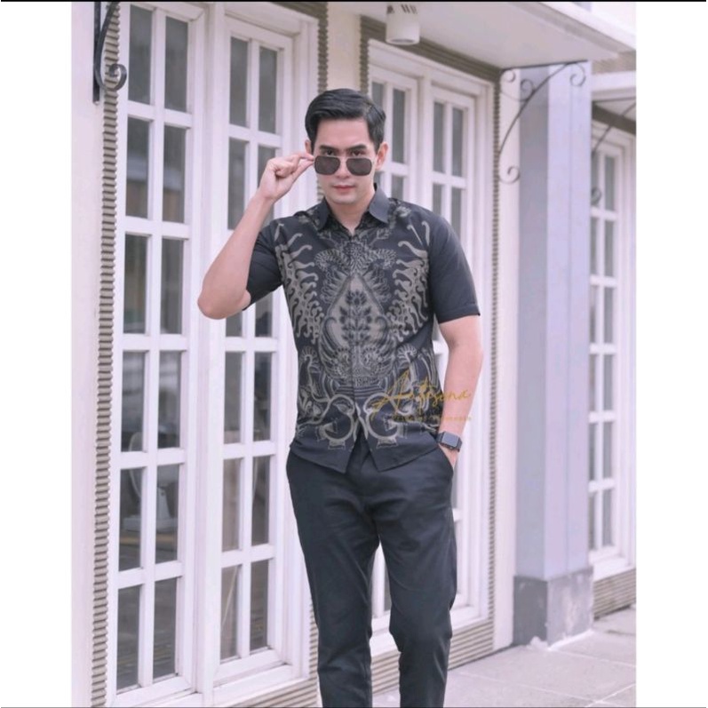 batik pria slimfit GUNUNGAN PENDEK HITAM furing halus bahan katun printing sanfores berkualitas premium | kemeja batik pria | modern Atasan Slimfit