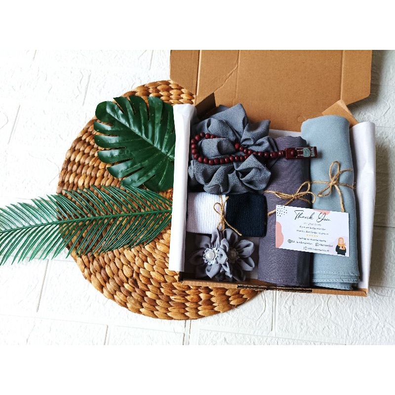

Hampers hijab / kado / hampers lebaran