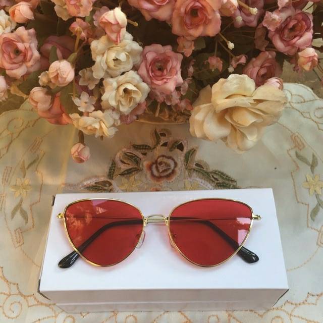 Cat eye sunglasses