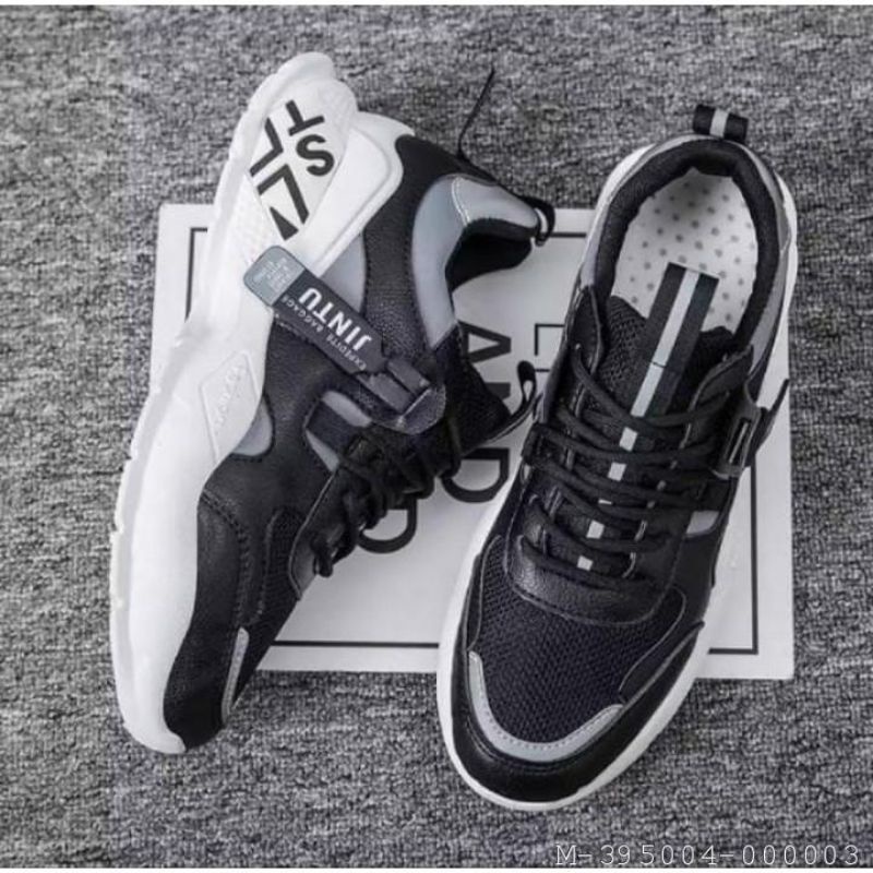 SEPATU SNEAKERS PRIA  JINTU VDOA-048warna: hitam, putih kuning
size: 39, 40, 41, 42, 43
(Silakan men