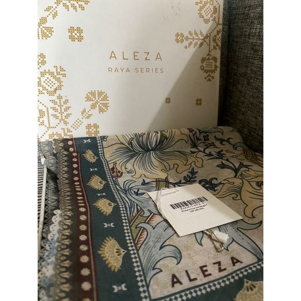 Aleza label scarf Preloved