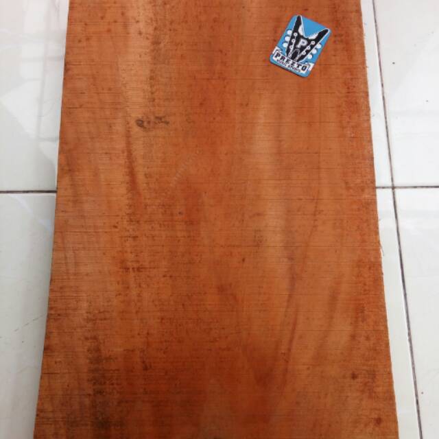 Kayu Mahoni (Bahan Body Gitar/Bass)