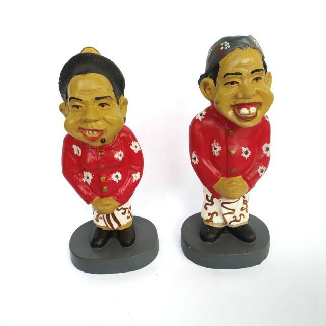 SEPASANG SOUVENIR PAJANGAN MINIATUR AMONG TAMU JAWA 17x8x6 cm BAHAN FIBERGLASS - DEKORASI RUMAH