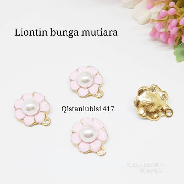 Liontin bunga mutiara