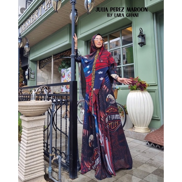 Laila ghani * Julia perez *