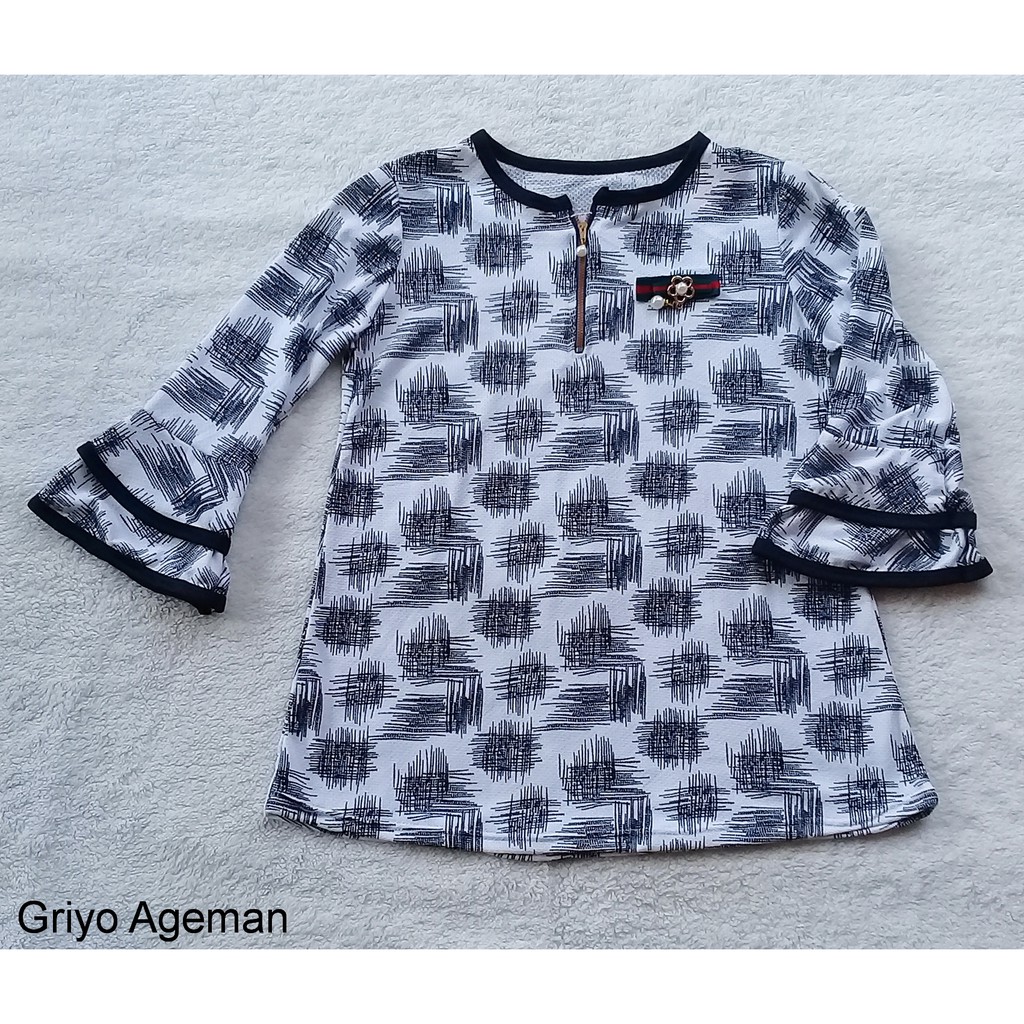 Blus Putih Motif Garis